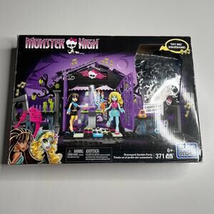 Monster High Mega Bloks Graveyard Garden Party CNF83 2015 Set (371 pcs) Cleo
